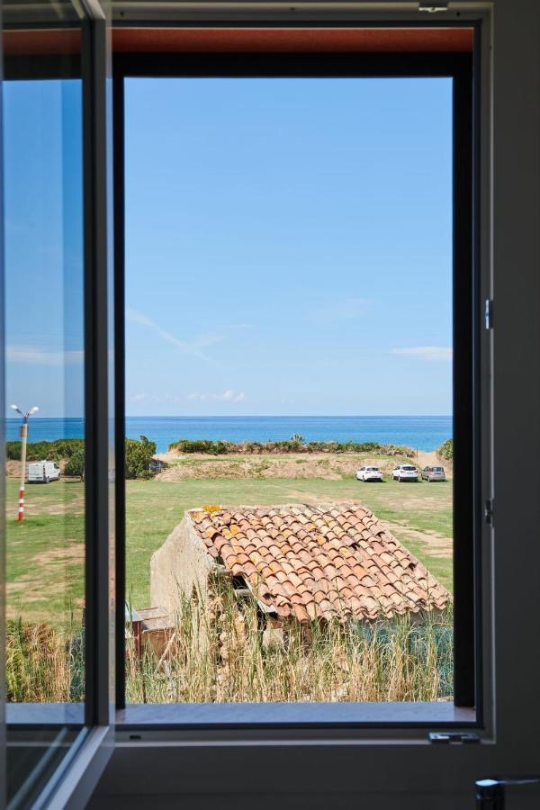 Salinelle Rooms Lascari Bagian luar foto