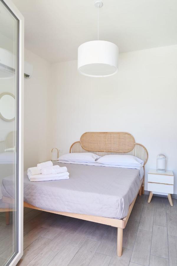 Salinelle Rooms Lascari Bagian luar foto